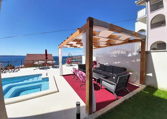 Apartmán Pool Side With Sea View And Spacious Sun Deck A5