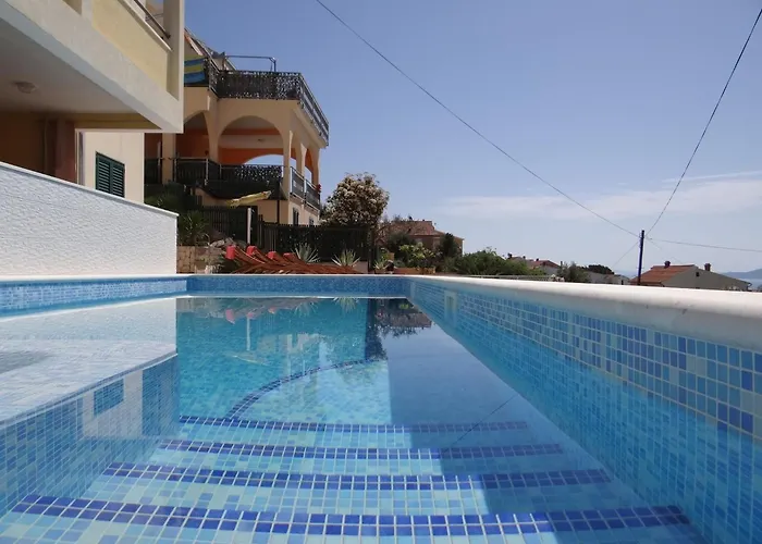 Pool Side With Sea View And Spacious Sun Deck A5 * Трогир