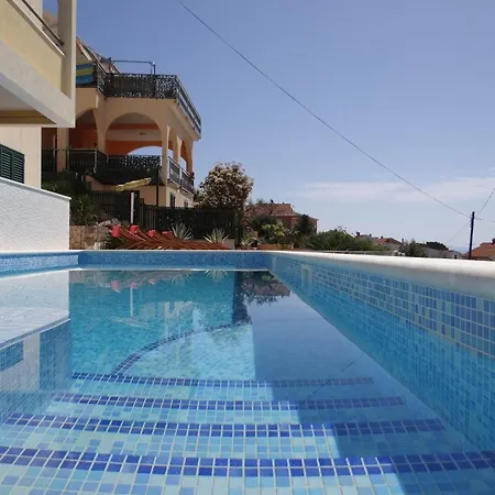 Pool Side With Sea View And Spacious Sun Deck A5 * 特罗吉尔