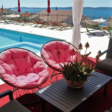 Pool Side With Sea View And Spacious Sun Deck A5 特罗吉尔